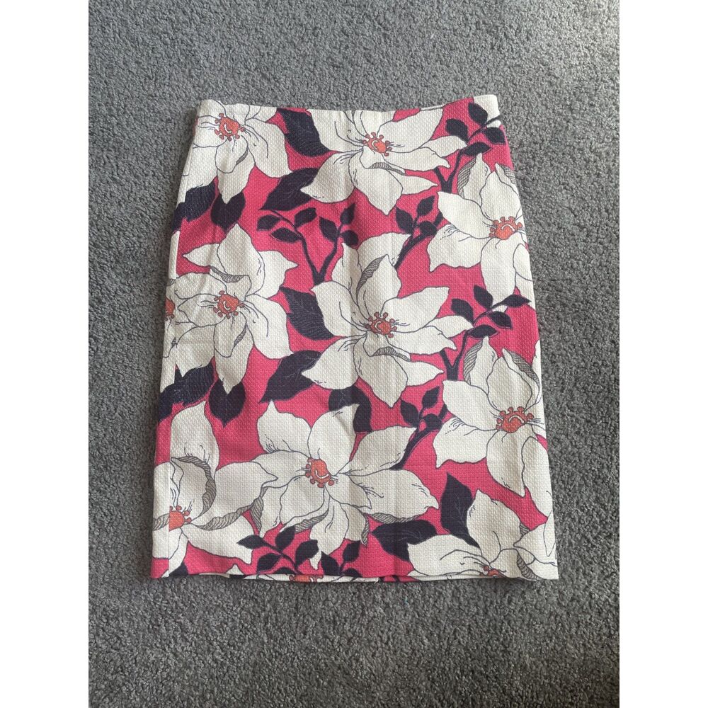 NWT Ann Taylor Petite Lined Pencil Skirt size 4P Pink Floral Pattern Officewear
